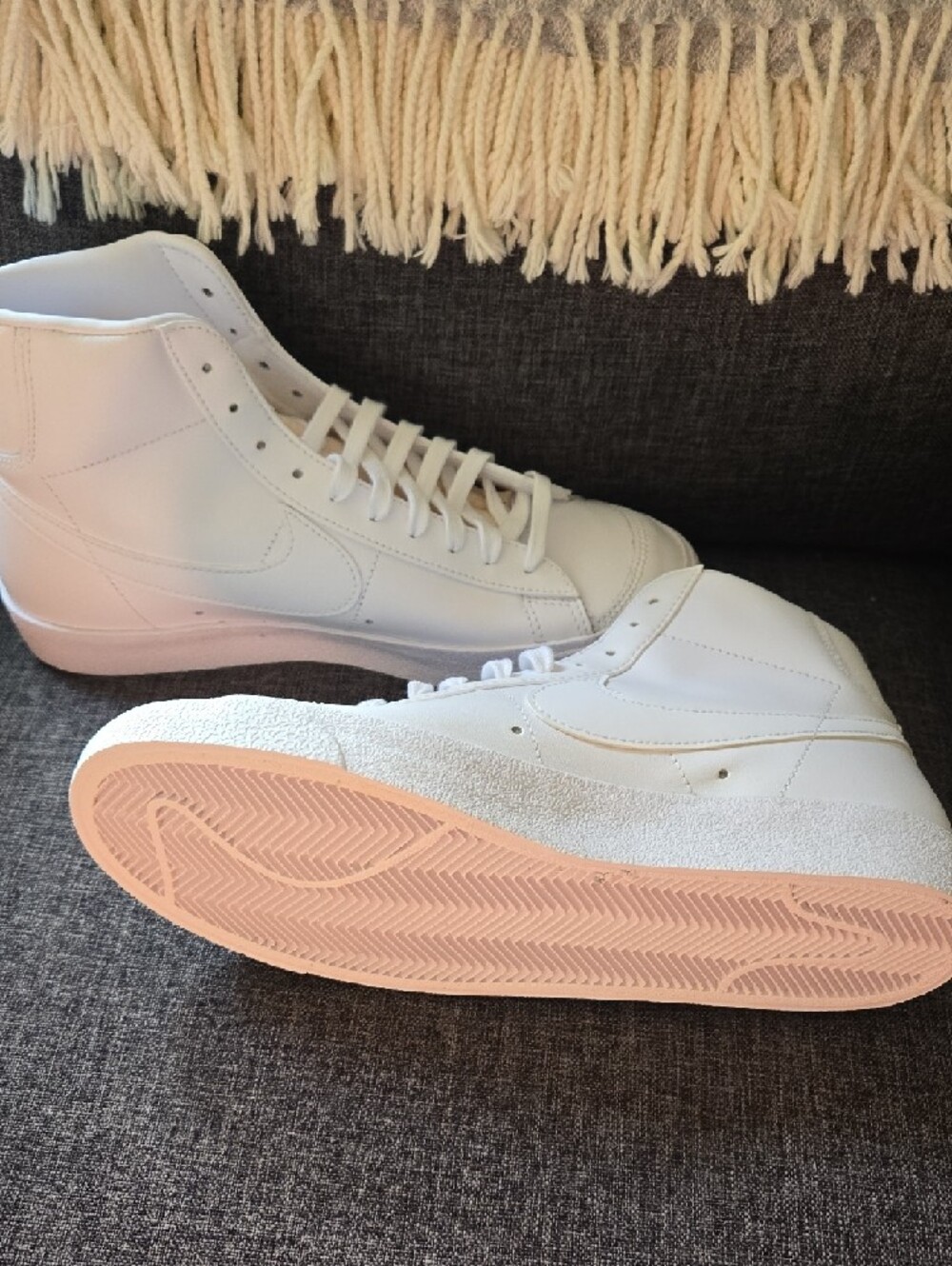 Nike Women’s and Men's White High-Top Sneakers NEW - Picture 2 of 7